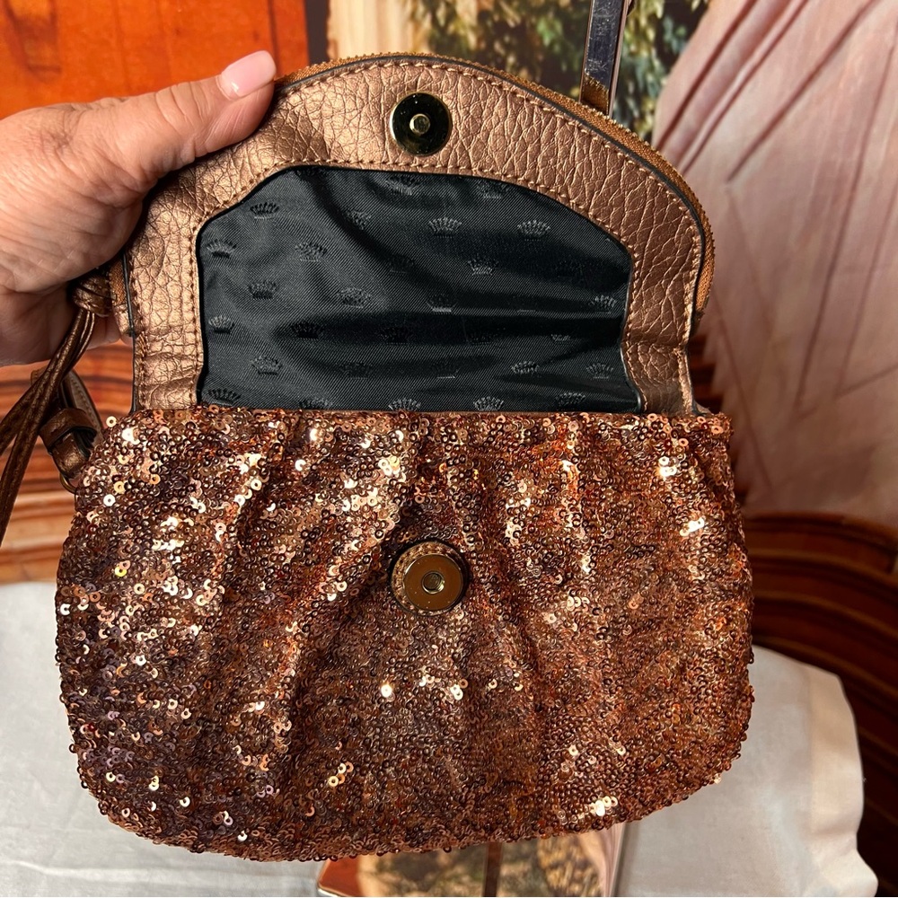 NWT Juicy Couture Rose Gold Sequin Wristlet, perfect for any occasion! 🌹🤩 - Picture 4 of 11